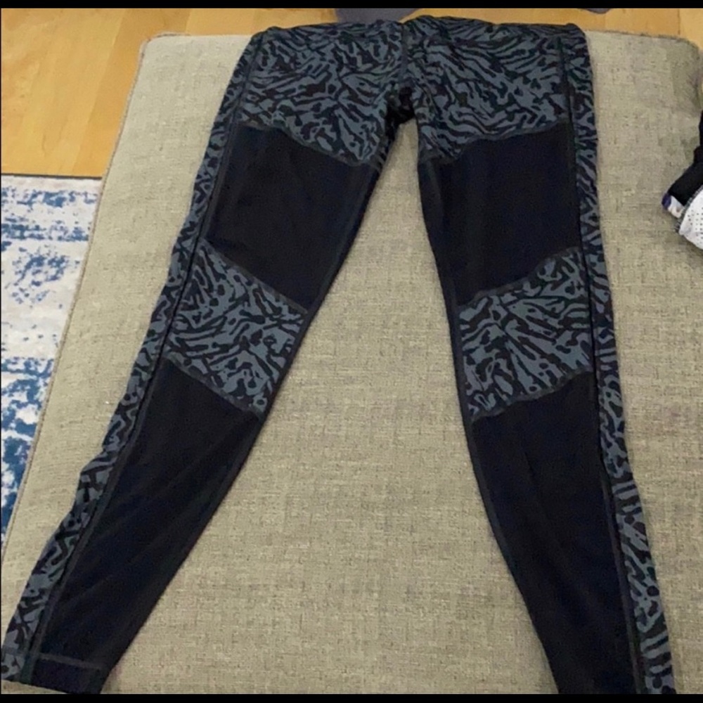 Lululemon Hot To Street: Biggie Brushed Animal